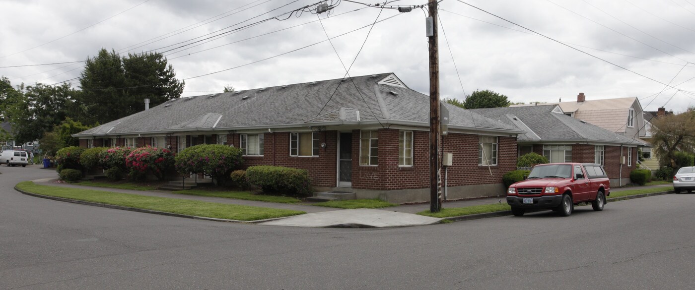 1304-1308 SE 41st Ave in Portland, OR - Building Photo