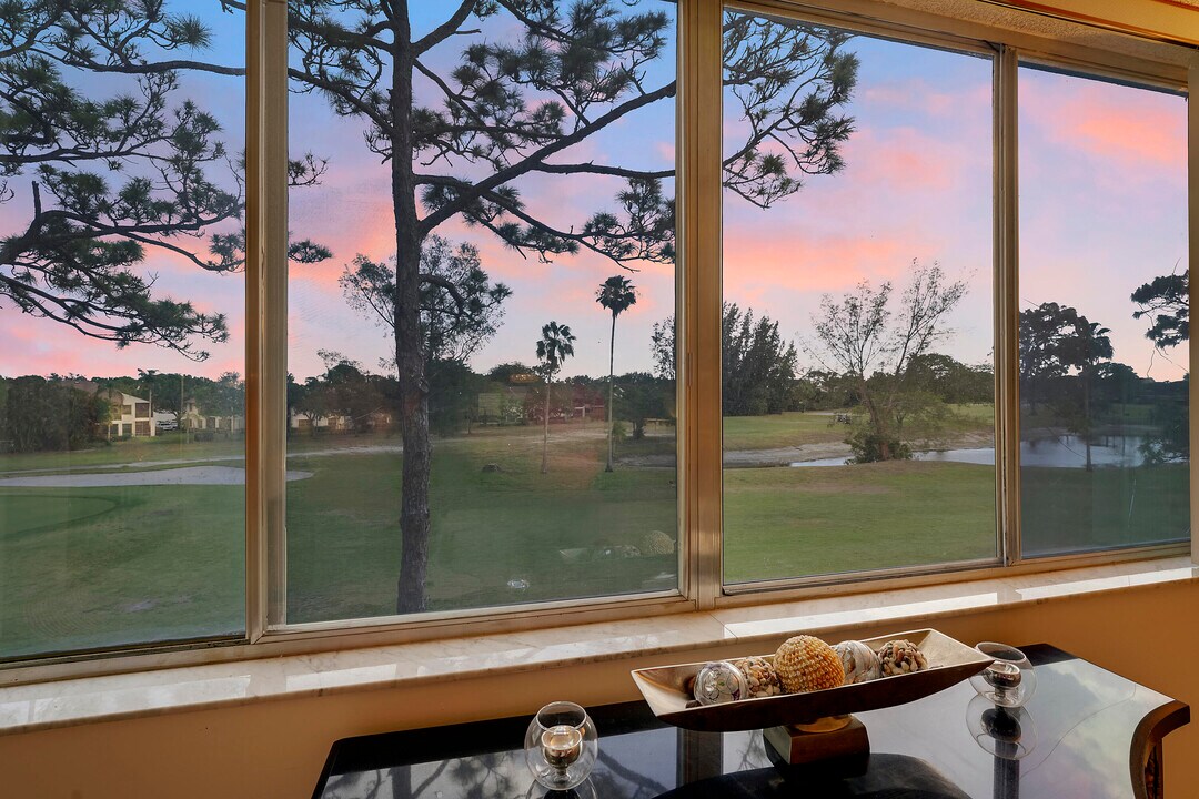 6698 10th Ave N in Greenacres, FL - Building Photo