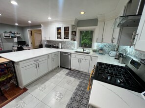 45 Winterberry Way in Bedford, MA - Foto de edificio - Building Photo