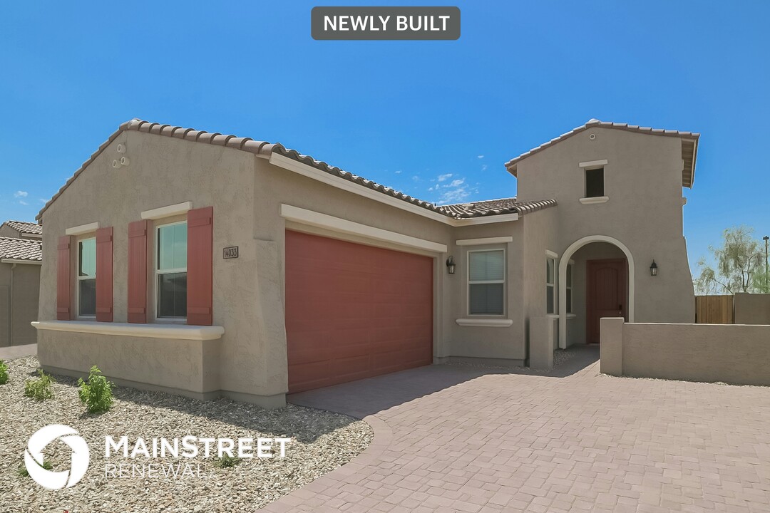 14033 W Desert Flower Dr in Goodyear, AZ - Building Photo