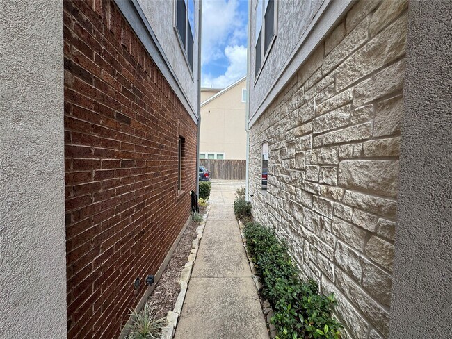 6755 Highclere Manor Ln in Houston, TX - Building Photo - Building Photo