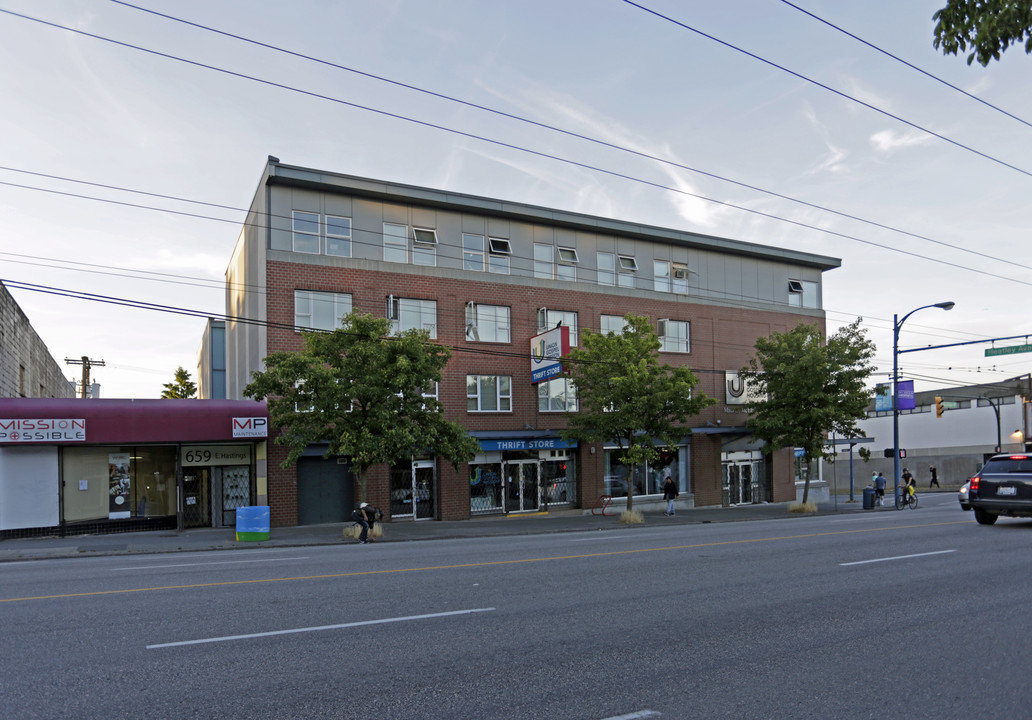 671 E Hastings St in Vancouver, BC - Building Photo