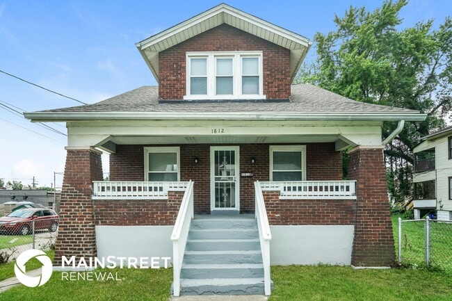 property at 1812 W Gaulbert Ave