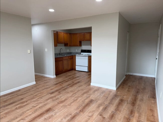 5660 - 5670 Lancaster St