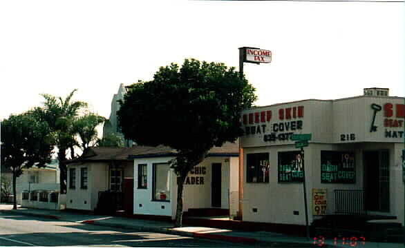 216 E Carson St in Carson, CA - Foto de edificio