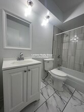 1523 W Morse Ave, Unit 1 in Chicago, IL - Foto de edificio - Building Photo