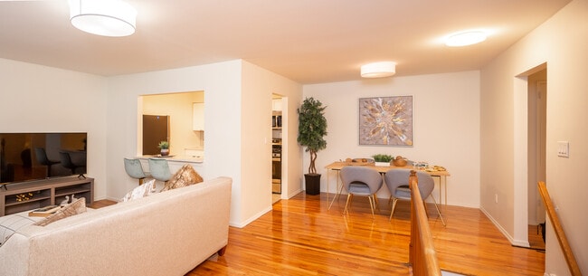 Hampton Gardens in Middlesex, NJ - Building Photo - Building Photo