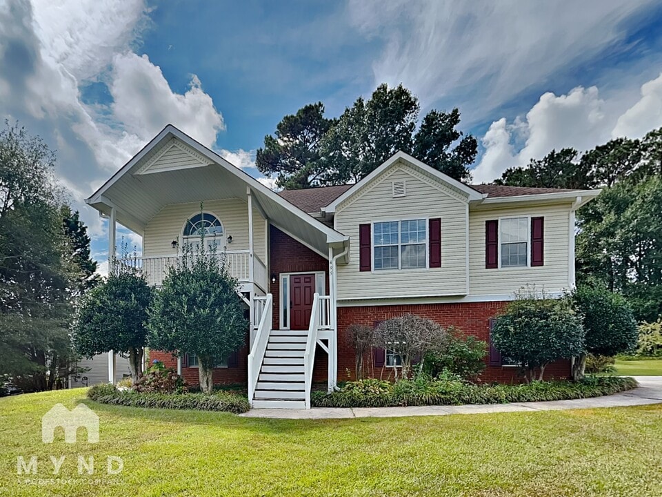 495 Princeton Dr in Dallas, GA - Building Photo