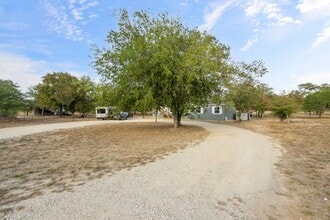 126 Hidden Fern in Floresville, TX - Building Photo - Building Photo
