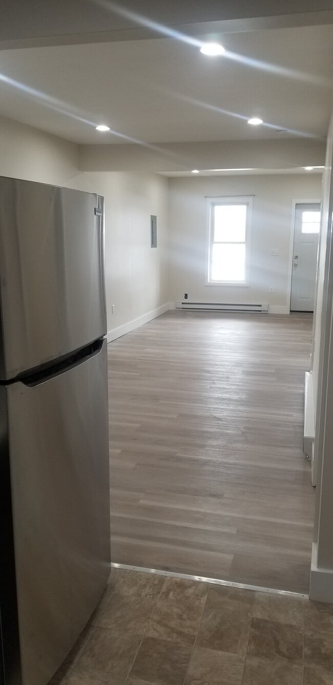 49 Washington Ave, Unit 2R in Endicott, NY - Building Photo - Building Photo