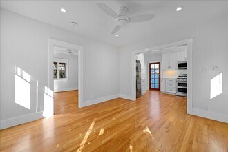 647 California Ave, Unit UNIT 651 in Los Angeles, CA - Building Photo - Building Photo