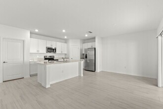11756 Radiant Shr Lp in San Antonio, FL - Building Photo - Building Photo