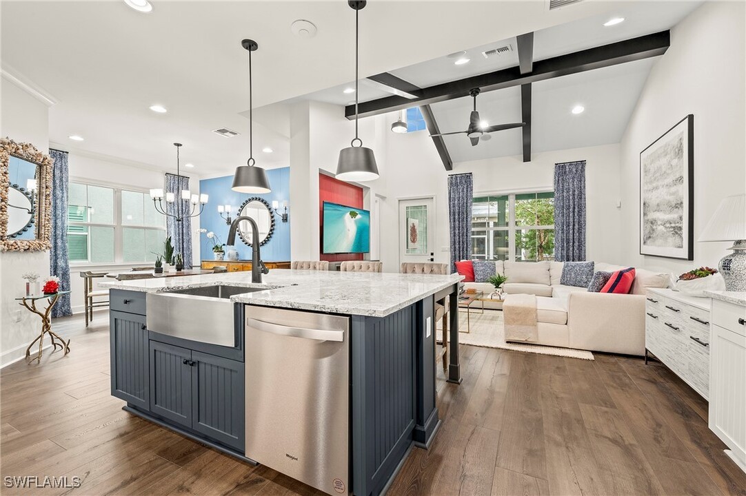 6992 Saona CT in Naples, FL - Foto de edificio