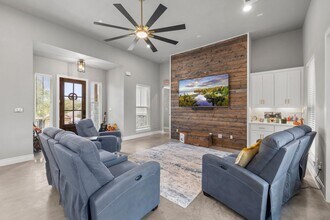 96 Primrose Ln in Marble Falls, TX - Building Photo - Building Photo