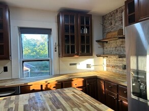 8 Unity St in Montague, MA - Building Photo - Building Photo