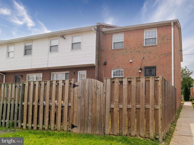 3075 Sunset Ln in Hillcrest Heights, MD - Building Photo - Building Photo