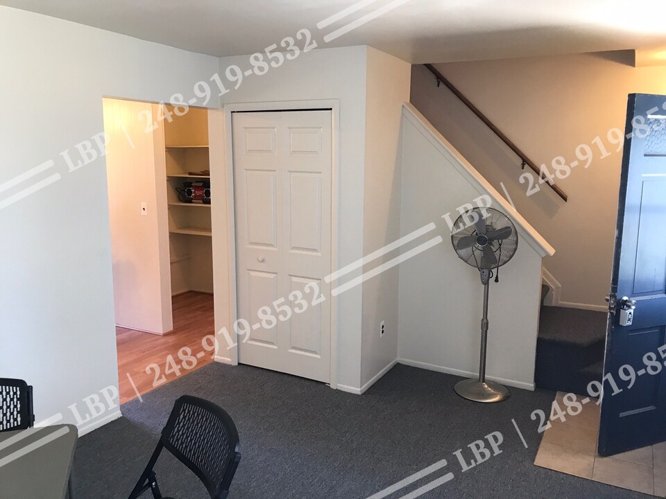 5925 Inkster Rd in Garden City, MI - Building Photo