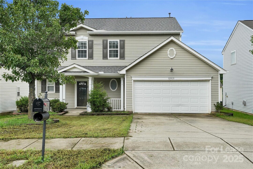 12915 Deaton Hill Dr in Charlotte, NC - Foto de edificio