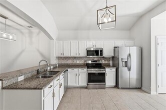 575 S Virginia Hills Dr in McKinney, TX - Foto de edificio - Building Photo