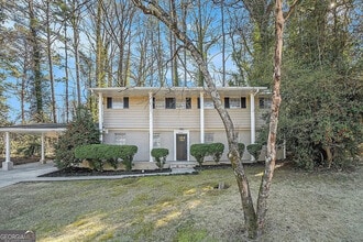 Room in House on Granada Pl in East Point, GA - Building Photo - Building Photo