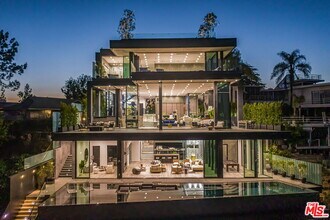 2304 Donella Cir in Los Angeles, CA - Building Photo - Building Photo