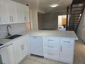 9011 NE 4th Avenue Rd in Miami Shores, FL - Building Photo - Building Photo