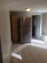 37 Cecilian Ave, Unit 1st floor in Revere, MA - Foto de edificio - Building Photo