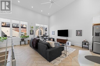 225-225 Carlton St. in Toronto, ON - Building Photo - Building Photo