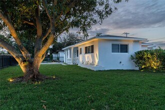 1331 NE 160th St in North Miami Beach, FL - Building Photo - Building Photo