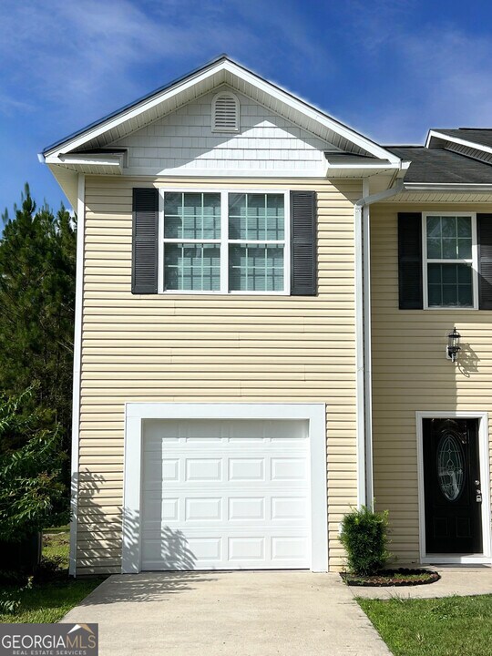 820 Davis Ave in Kingsland, GA - Foto de edificio