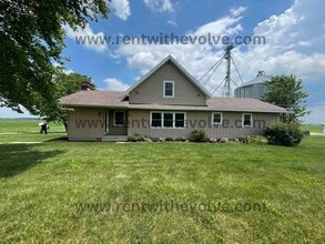 4603 S Bloomingport Rd in Winchester, IN - Building Photo - Building Photo