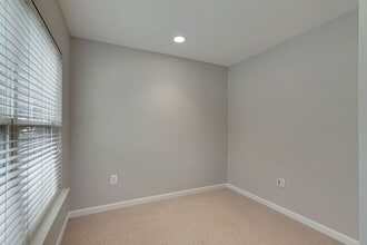 211 Medlock Ln in Alexandria, VA - Building Photo - Building Photo