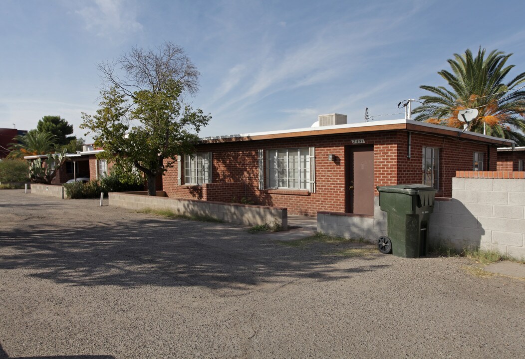 2445-2455 N Alvernon Way in Tucson, AZ - Building Photo