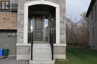 31 Swordfish Dr in Whitby, ON - Building Photo