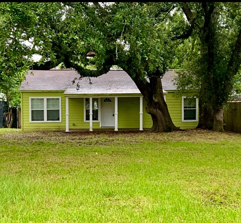 500 Green St in Baytown, TX - Building Photo