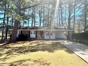 869 Meadow Rock Way in Stone Mountain, GA - Building Photo - Building Photo