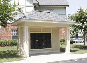 Mulberry Court Apartments in Greenville, SC - Foto de edificio - Building Photo