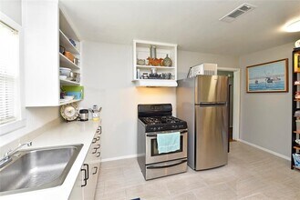 6638 Barney Rd in Houston, TX - Building Photo - Building Photo
