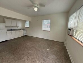 361 Sharar Ave in Opa Locka, FL - Building Photo - Building Photo