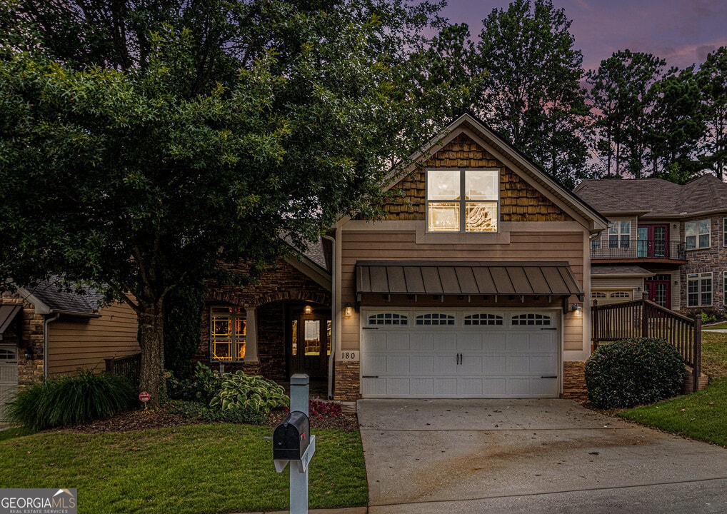180 Greenview Dr in Newnan, GA - Building Photo