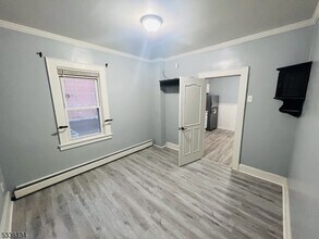 10 Hunt Pl-Unit -2 in Nutley, NJ - Foto de edificio - Building Photo