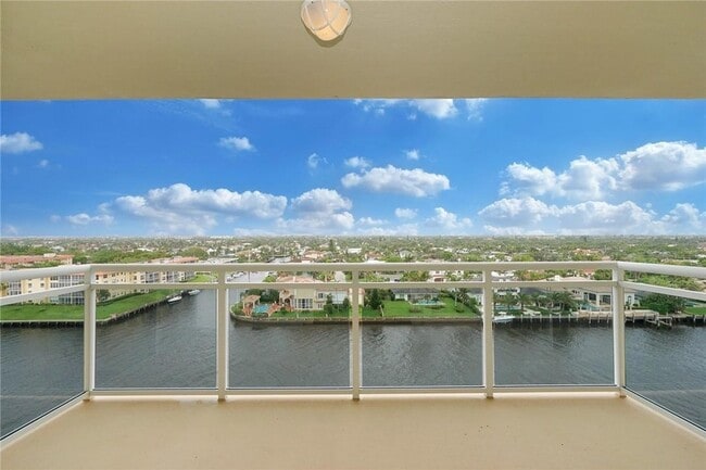 1160 Hillsboro Mile, Unit 904 in Hillsboro Beach, FL - Building Photo - Building Photo