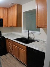 414 Woodview Ln in Hampton, VA - Building Photo - Building Photo