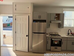 121 Winthrop St in Medford, MA - Building Photo - Building Photo