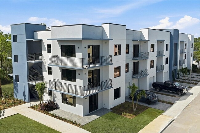 Seascape of Stuart in Stuart, FL - Foto de edificio - Building Photo