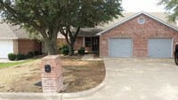 920 Sierra Vista Ct in Midlothian, TX - Foto de edificio - Building Photo