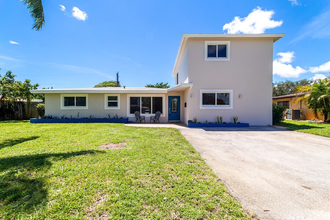 242 SW 9th St in Pompano Beach, FL - Building Photo