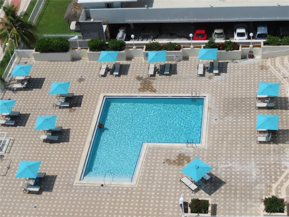 5701 Collins Ave, Unit 1606 in Miami, FL - Building Photo