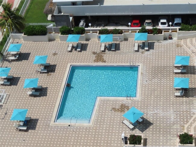 5701 Collins Ave, Unit 1606 in Miami, FL - Building Photo - Building Photo