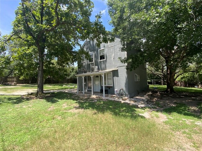 property at 2704 Palomino Dr